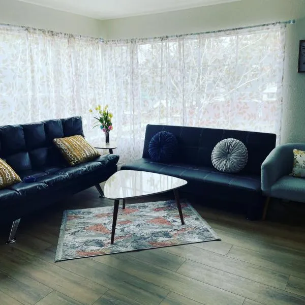 Cozy House With Great Backyard, hotel v destinaci Frazier Park