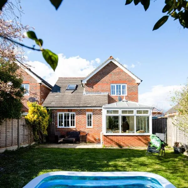 Chichester retreat house with free parking, hotel v destinaci Chichester