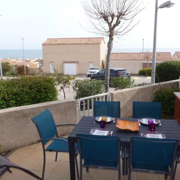 Pavillon T2 Mezzanine, piscine, Mer Indigo, St Pierre la Mer, hotel en Saint-Pierre-la-Mer