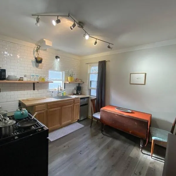 Studio Apt w Garden, hotel v destinaci Kingston