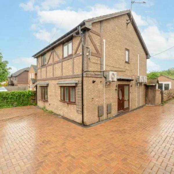 Extensive 4 bed close to Peterborough, hotel in Bury