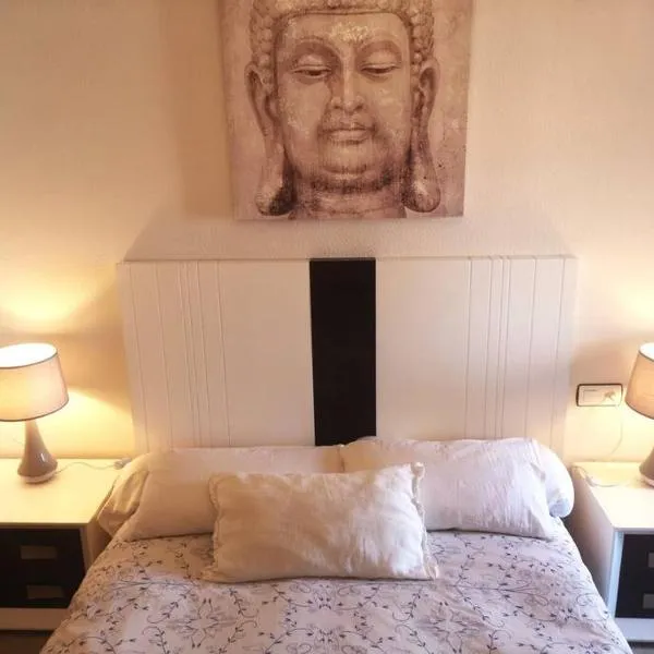 Apartamento con la playa a 200 metros, hotel in Granada