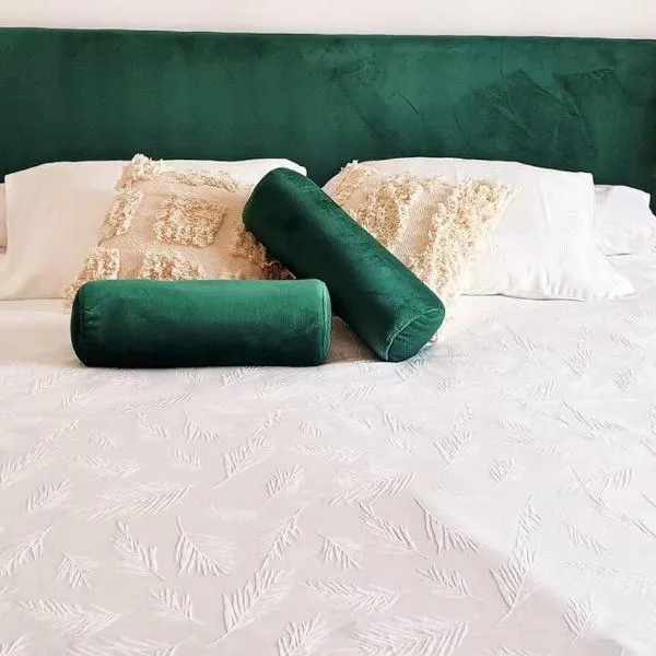 Serendipia: tu hogar en este blanco pueblo, hotelli kohteessa Frigiliana