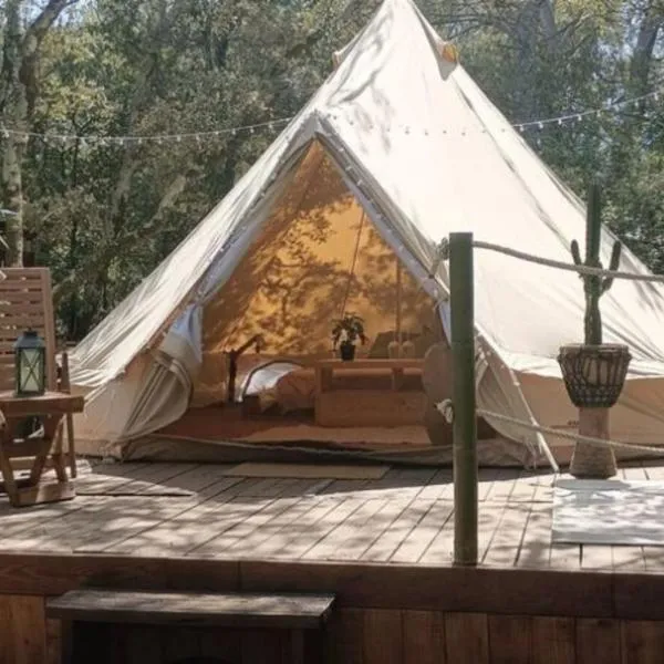 Évasion en pleine nature, Tipi insolite à proximité du Pont du Gard !, hotel in Vers-Pont-du-Gard