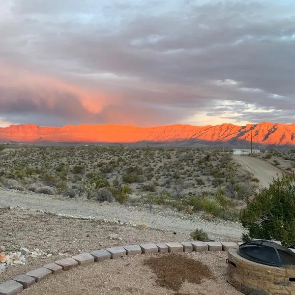 Amazing Views near Grand Canyon Skywalk, hotel v destinaci Meadview