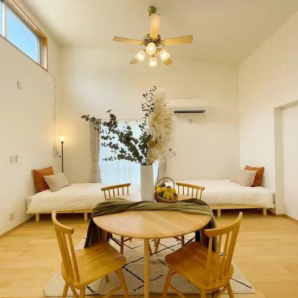 北部観光アクセス良好な新築貸別荘／最大4名ベッド4台／Wi-Fi／海岸線近く, hotel in Nago