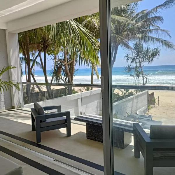 Josan Villa with a Glorious Beach and Sea View, hotel a Habaraduwa Central
