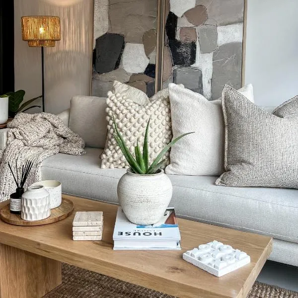 Luxury 1BR Green Point - Walk to Sea Point Promenade! Rooftop Pool, Secure Parking, hotel v destinácii Kapské mesto
