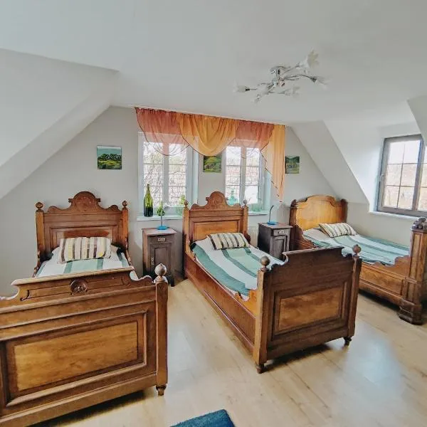Siedem Ogrodów - Pokoje w Domku Kucharza, hotel v destinaci Łowicz Wałecki
