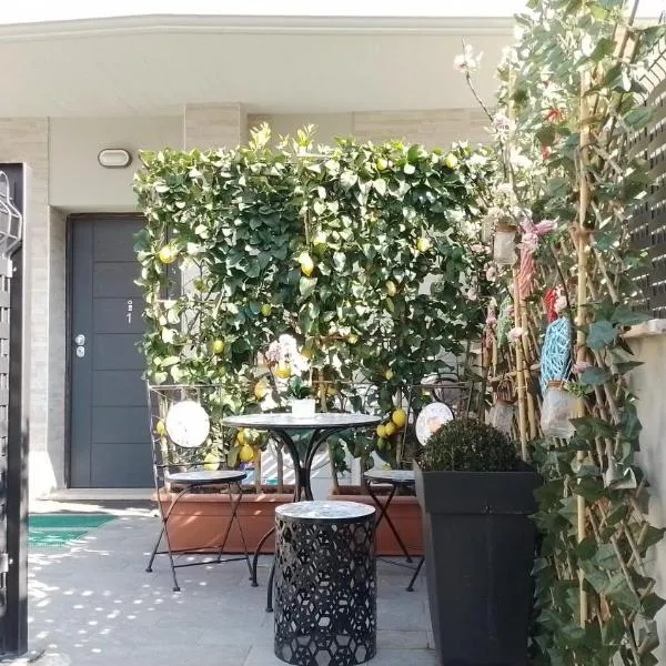 Tiny Green apartament in Rome - Magliana, hotel in Rome