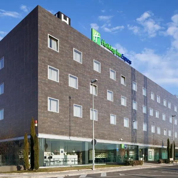 Holiday Inn Express Pamplona by IHG, hotel v destinaci Mutilva Baja
