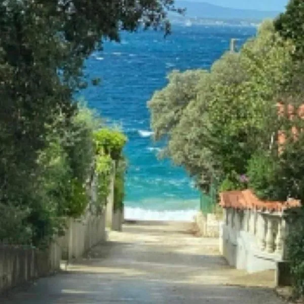 3 Bedroom Urban Condo Townhouse by the Adriatic Sea, hotel in Kožino