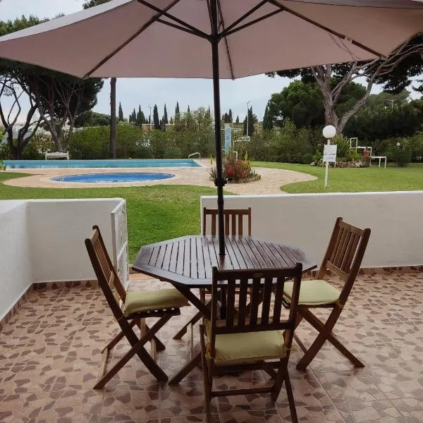 Vieira apartment 1, hotel u gradu Kvarteira