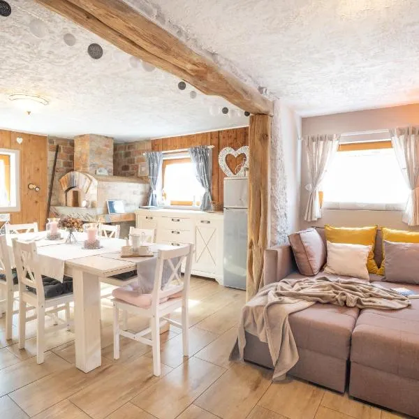 Guest House Pr' Čut, khách sạn ở Žirovnica