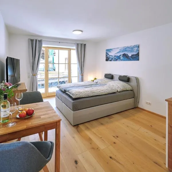 Ferienwohnung Zimmer Tittmoning Stadtplatz 27, hotel v destinaci Tittmoning