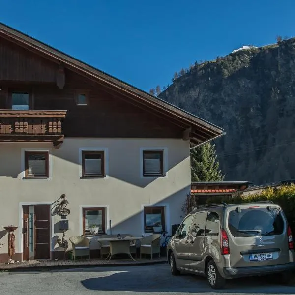 Haus Heimat & Appartement, hotel v destinaci Huben