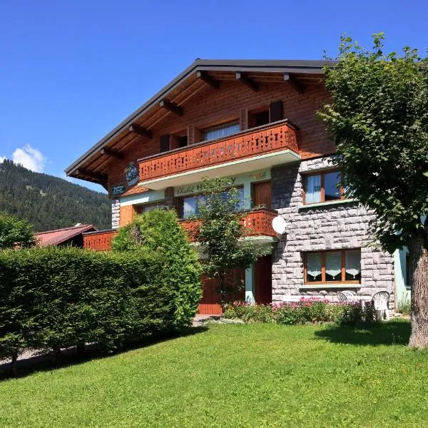 CHALET HOLIDAY โรงแรมในเลส์เฌต์