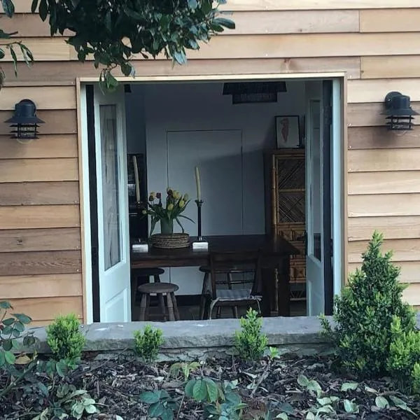 Stylish Cottage in the Pewsey Vale, Hotel in Marlborough