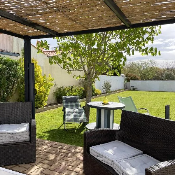 Maison confort & jardin à Saint-Pierre-d'Oléron – hotel w mieście Saint-Pierre-dʼOléron