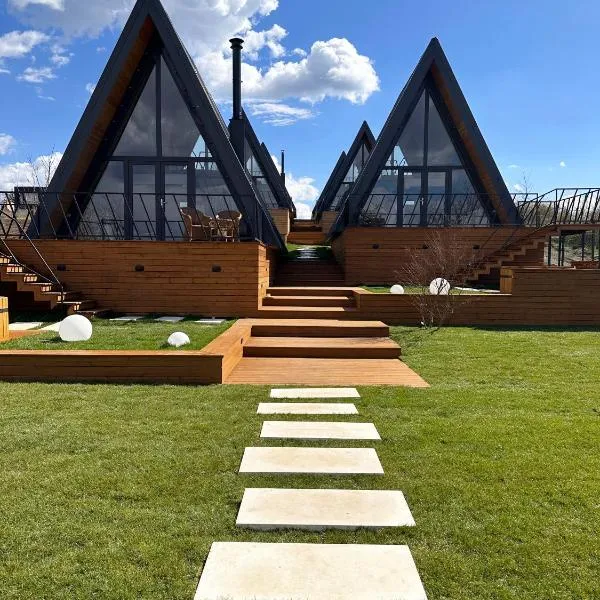 A-BY THE LAKE - PRIVATE A FRAME VILLAS、Căciulaţiのホテル