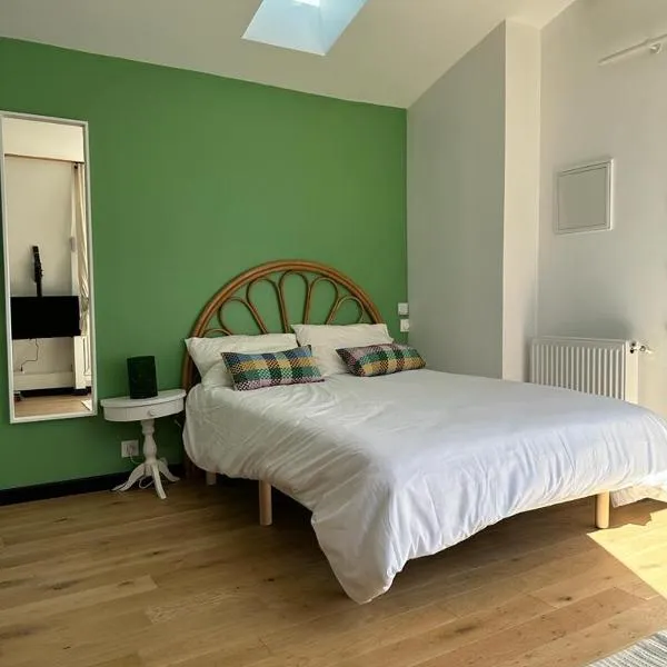 GREEN&PURPLE STUDIO 24-24 Access, hotell i Bois-Colombes