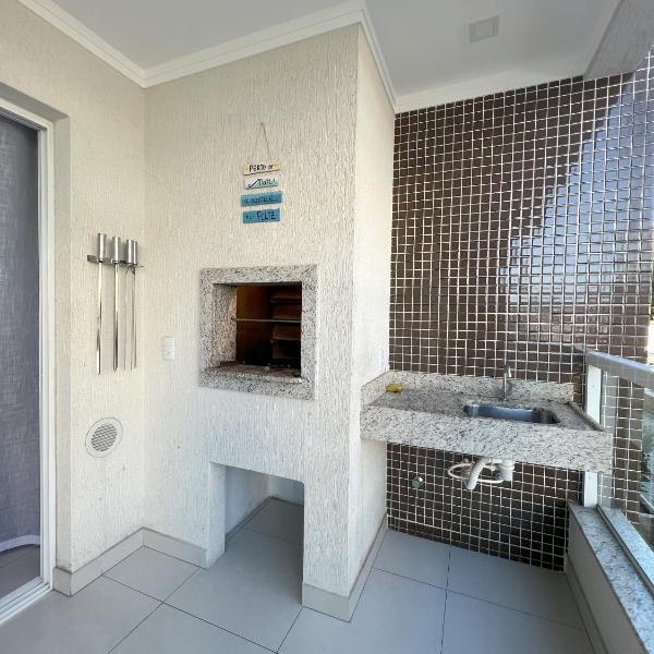Apto com Piscina, Estacionamento e Churrasqueira em Bombas - 2 dorms 6 pessoas - 300 metros do Mar - Foto 3