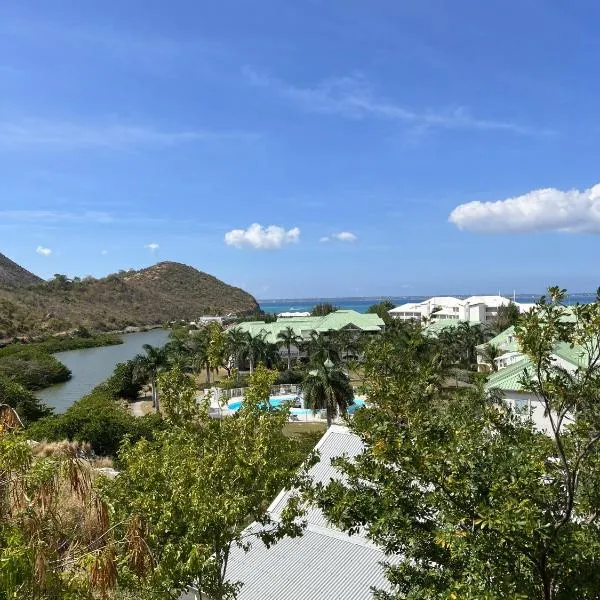 Cottage Cosy Duplex Anse Marcel, Vue mer et marina, hotel v destinaci Anse Marcel 