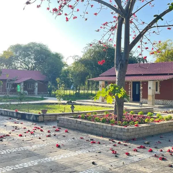 Book Rooms & Villa- Bairagarh Living Farm Stay、Shivpurīのホテル