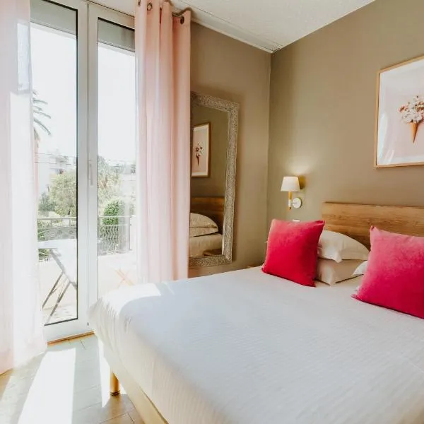 Hôtel Le Petit Castel: Antibes şehrinde bir otel