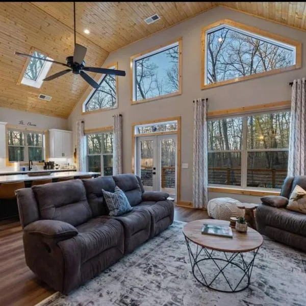 Peaceful Modern Chalet in Ellijay, hotel en Oakman