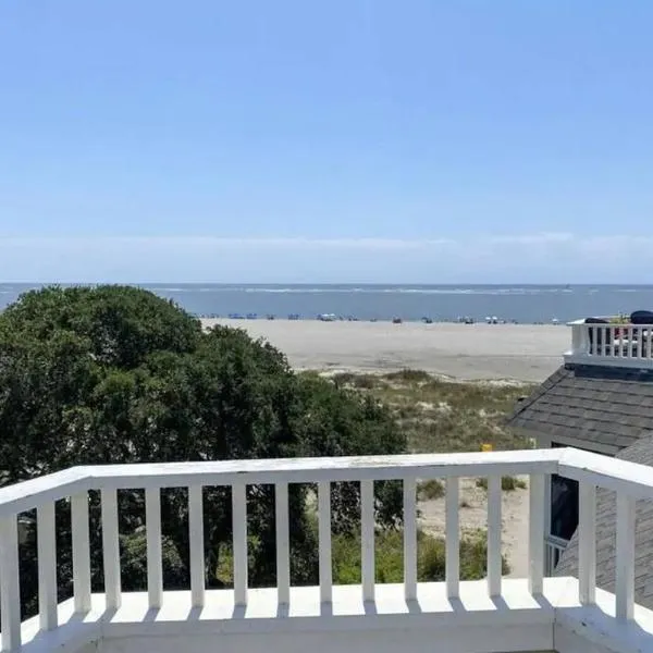 Port O' Call C302 - IOP Island Retreat! Treetop Oceanview!, hotel in Isle of Palms
