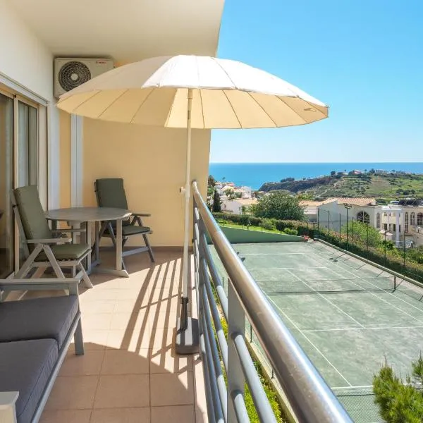 BnB Homes Ocean View Apartment with relax Terrace, 2 Swimming pools & Tennis court, hotel i Albufeira