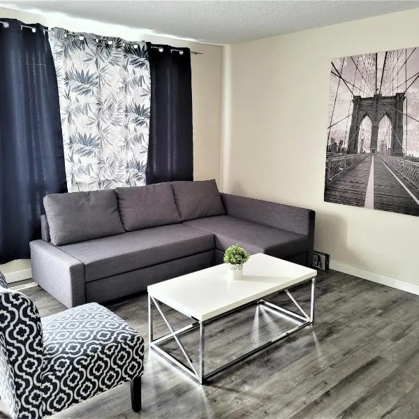 Cozy 4 bedroom townhouse - peaceful feel of home, hotel in Winnipeg