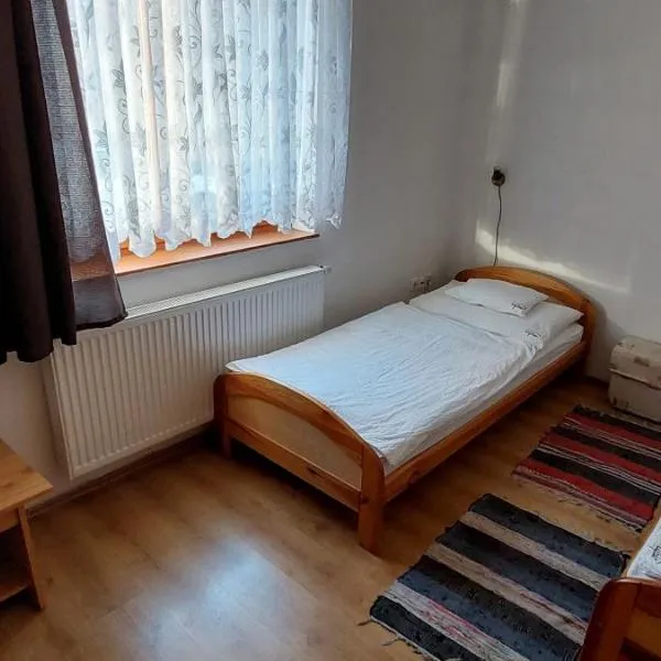 Szabó József Evangélikus Vendégház, готель у місті Balassagyarmat