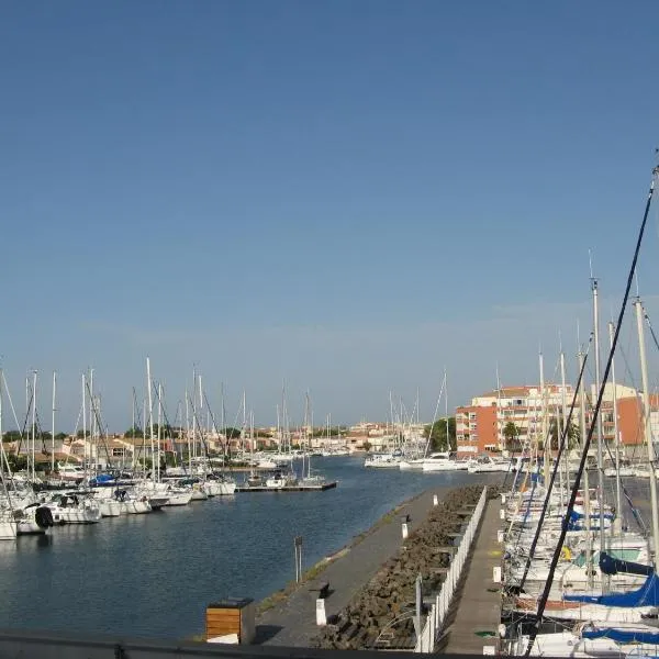T2 50M2 BELLE VUE CALME CENTRE PORT PARKING, hôtel au Cap d'Agde