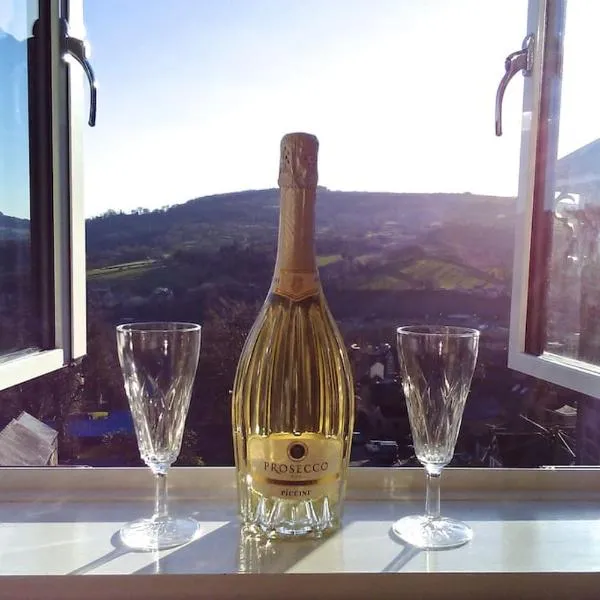 Birds Nest, Romantic getaway with stunning views, hotell sihtkohas Matlock