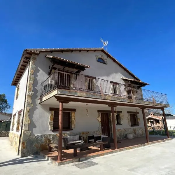 Casa Rural El Pinaron, khách sạn ở Navaluenga