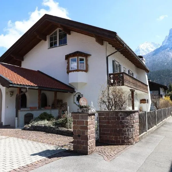 Ferienwohnung BERGerholen, khách sạn ở Mittenwald