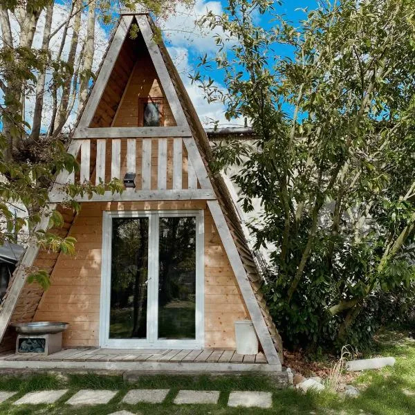 Le Chalet Tipi avec jacuzzi et jardin, hotel in Troyes