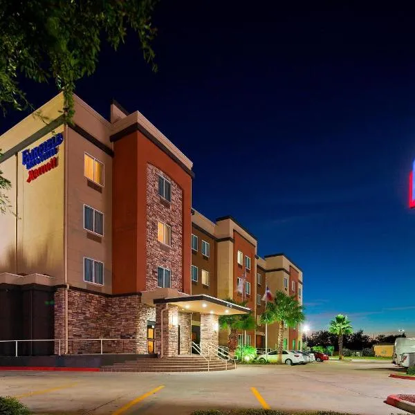 Fairfield Inn & Suites Houston Hobby Airport, hotel em South Houston