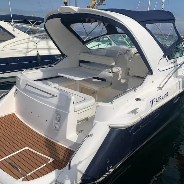 Barco con parking y duchas gratuitas, hotel v destinaci Sanxenxo