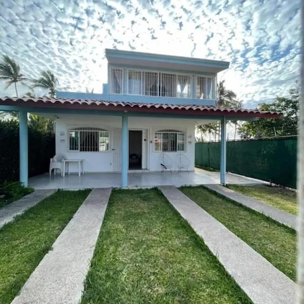 Casa Margarita 3BR Private Home with Balcony, hotel v destinaci Pérula