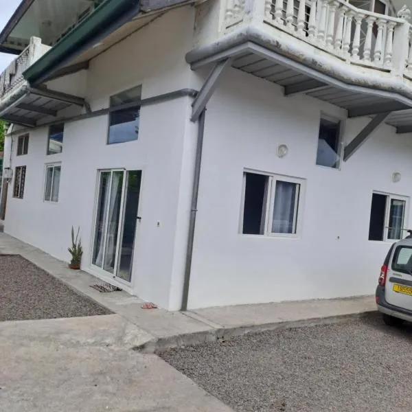 Laure hébergement, hotel v mestu Faaa