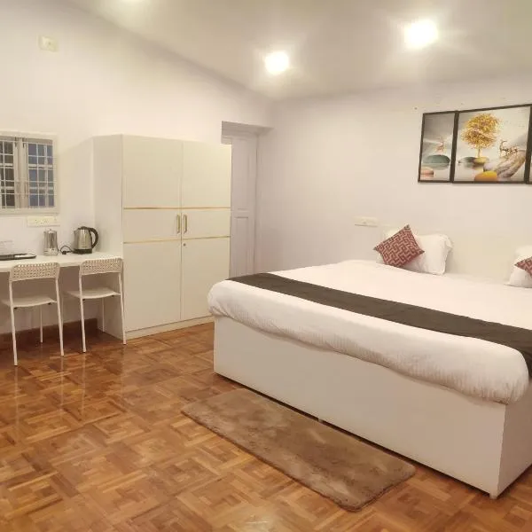 Chill Breeze Castle - 4BHK Villa with Captivating city view & Mountain view, Wifi, Campfire, Homemade Food，科代卡那的飯店