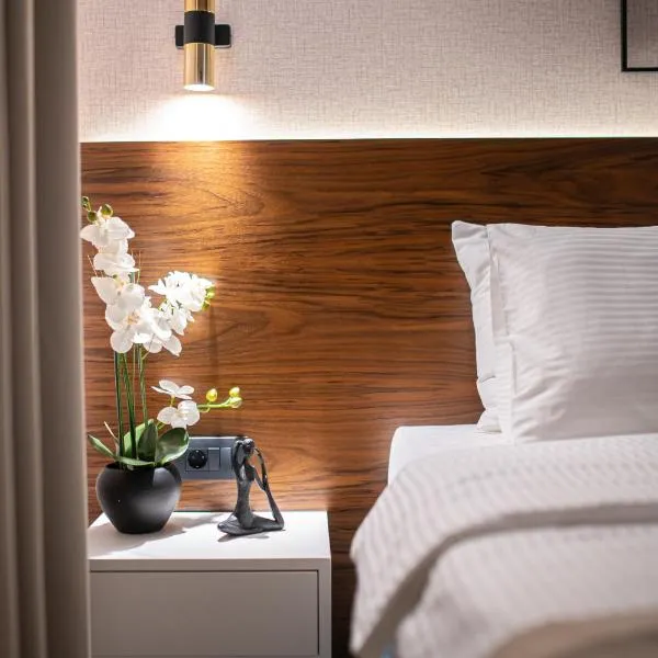 Enyana Luxury Suites, hotel v destinaci Kotor