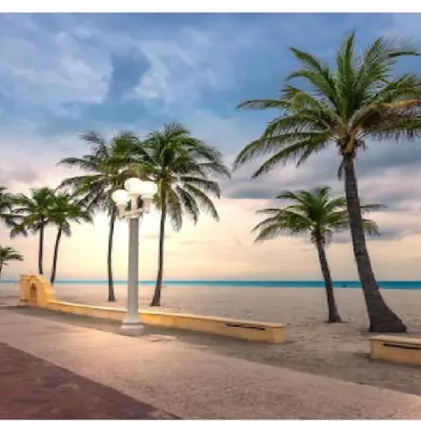 Enjoy our brand new home close to Hollywood in Hallandale Beach!, hotel v destinaci Hallandale Beach