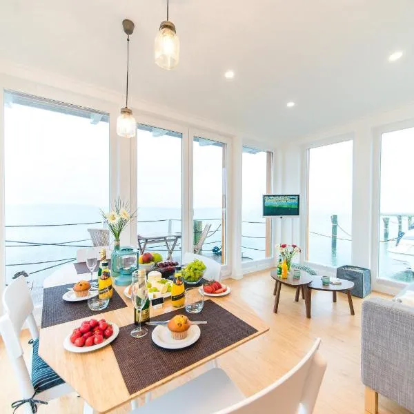 Komfort-Hausboote am Naturhafen Krummin, hotel di Krummin