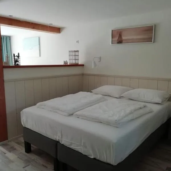 Strandhuisje DAAN dicht bij zee en strand, hotel v destinaci Callantsoog