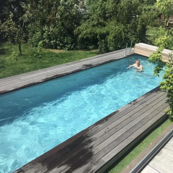 Über den Dächern von Koblenz - Aussichts-Wohnung Naturpark Rheinblick, ruhig, zentrumsnah, Sport-Pool, hotel in Koblenz