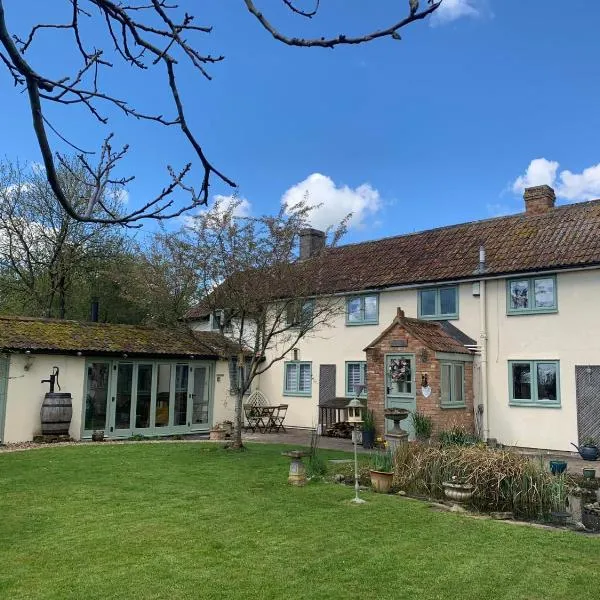 The Nest at Walnut Cottage, hotel di Burrowbridge